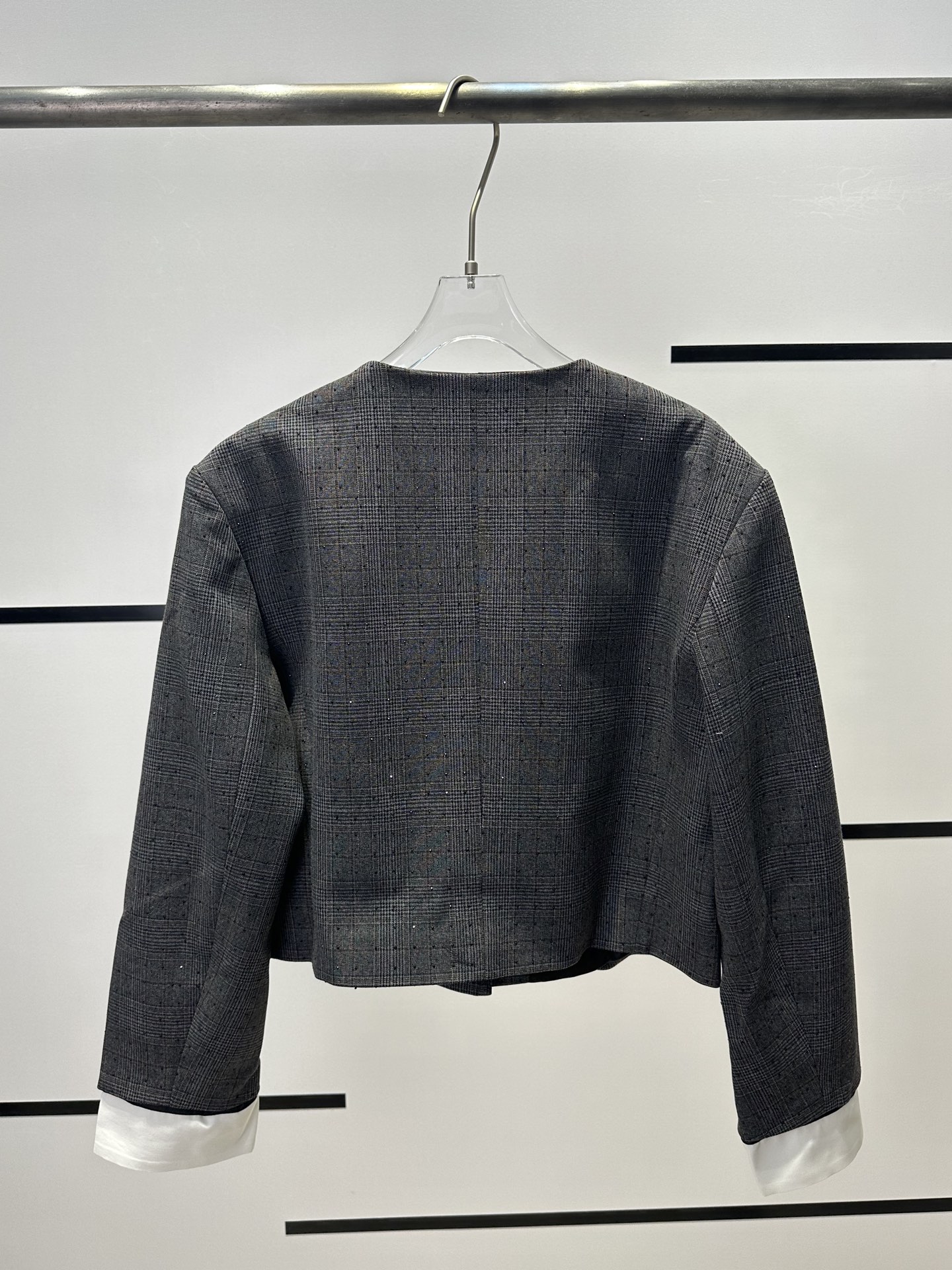 “High-Quality Women’s Outfits: Coats, Semi-Skirts, and Tweaked Designs for Elegant Style and Confidence” - 图片 3