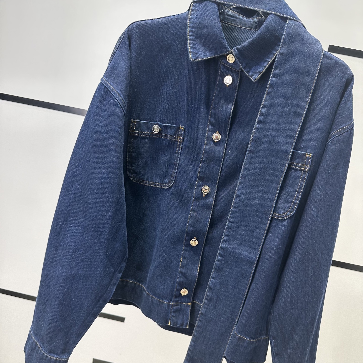 Title: High-End Women’s Dress with CD B5624 Cowboy Coat Summary: High-quality women’s dress with classic cowboy design, comfortable and stylish for daily wear. - 图片 4