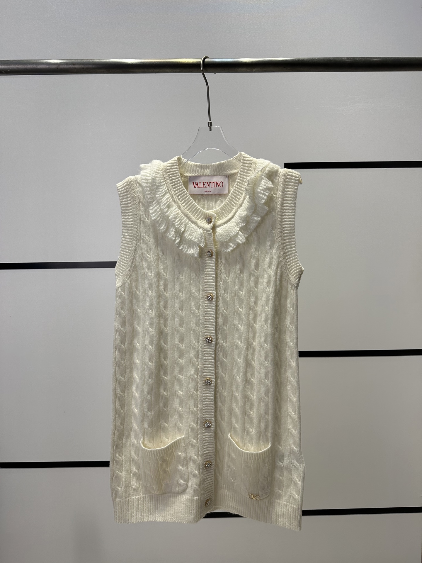 “Wood-Eared Knitted Sweaters: High-Quality Women’s Clothes for Early Autumn” - 图片 1