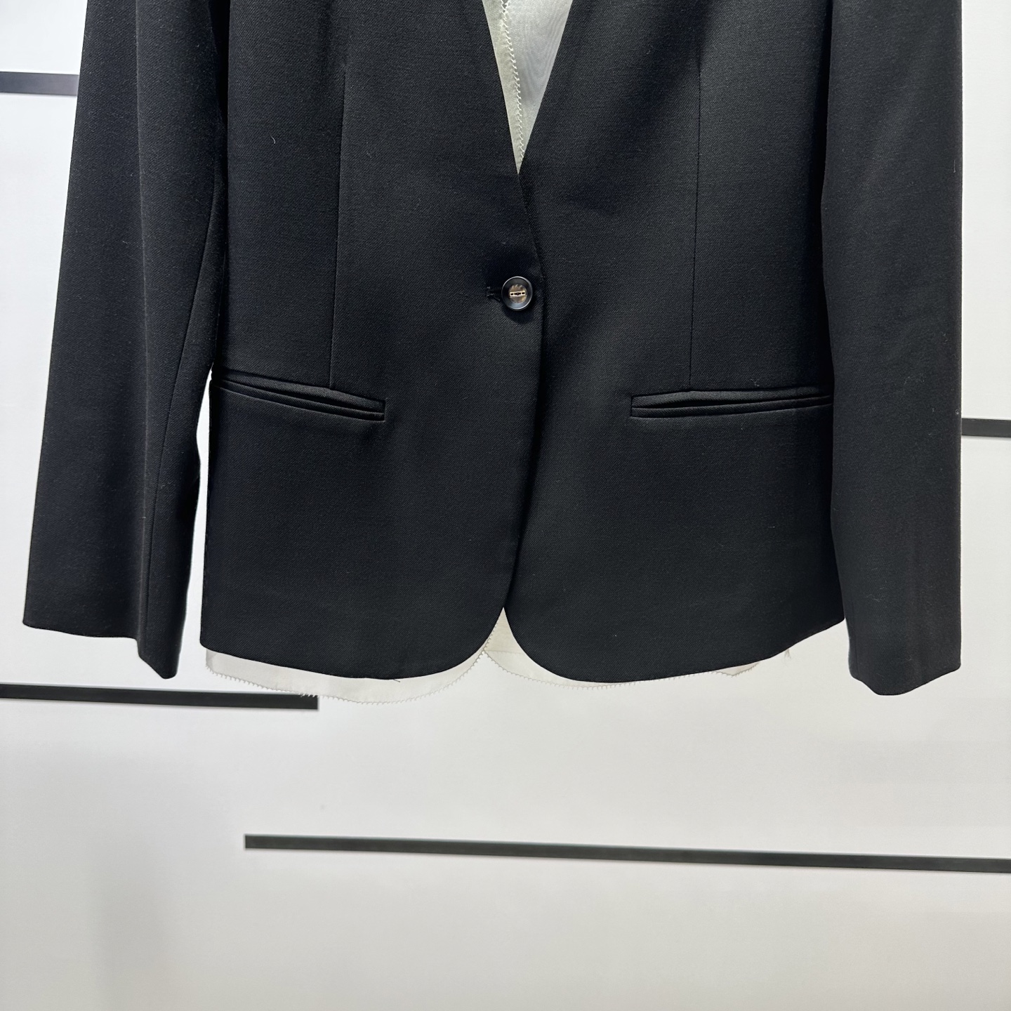“High-End Women’s Clothing: BCB 5632 Suit Collage Coats with Timeless Style and Luxury Sensibility” - 图片 5