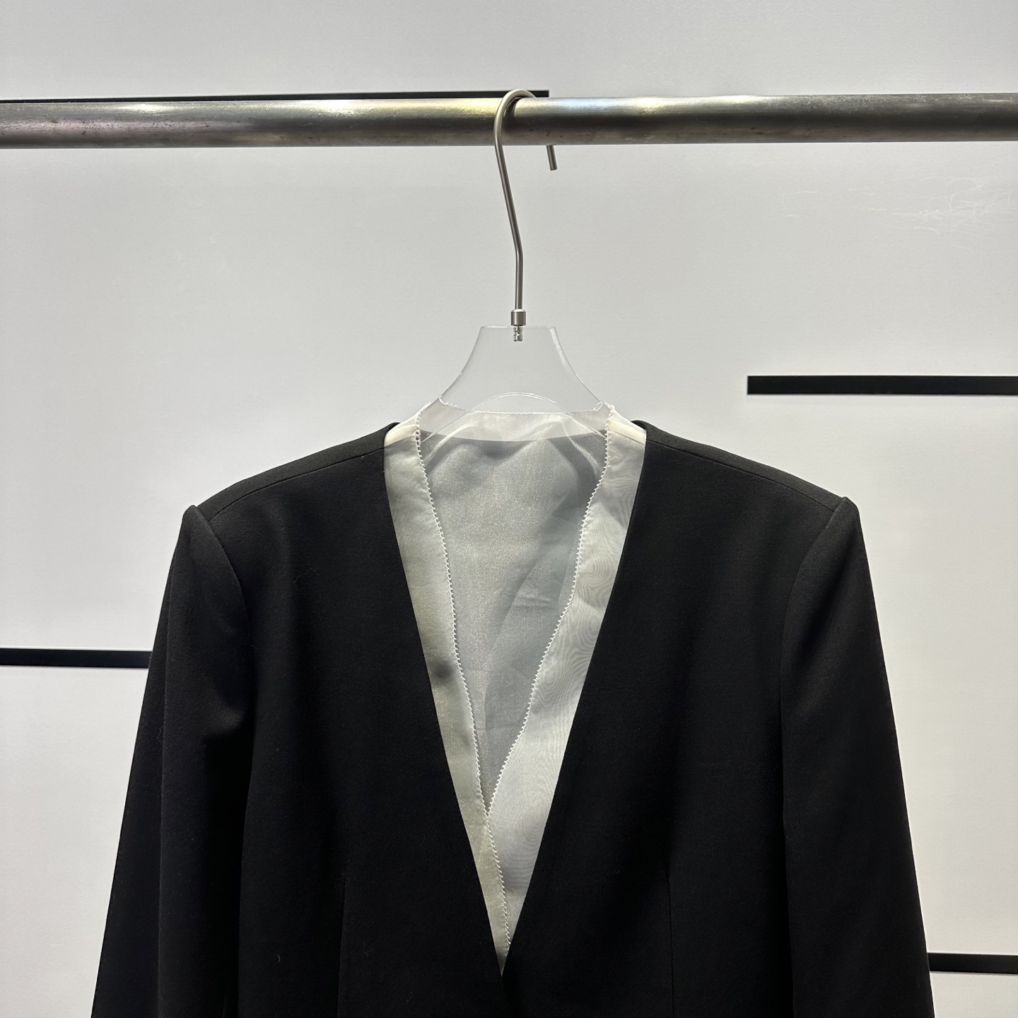 “High-End Women’s Clothing: BCB 5632 Suit Collage Coats with Timeless Style and Luxury Sensibility” - 图片 3