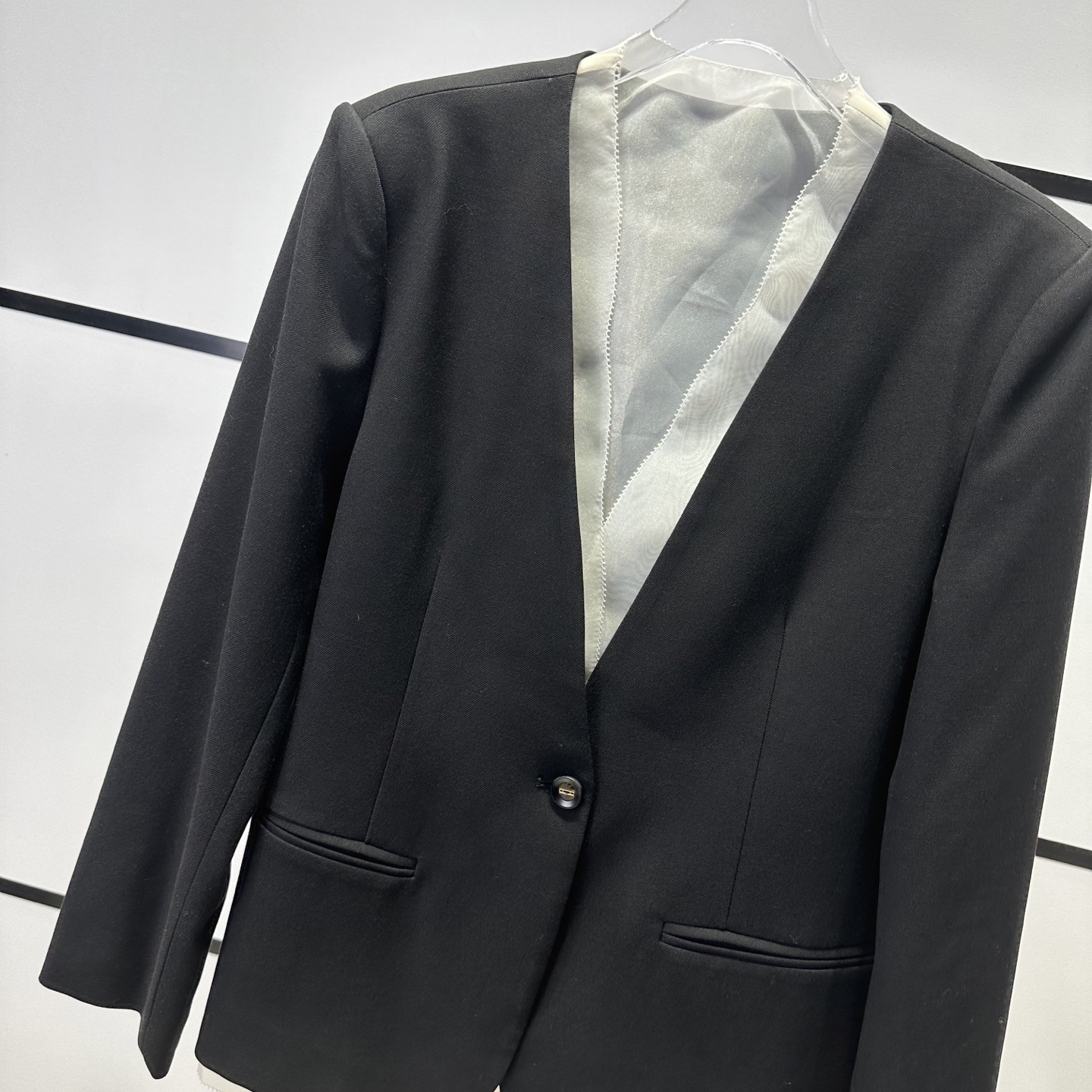 “High-End Women’s Clothing: BCB 5632 Suit Collage Coats with Timeless Style and Luxury Sensibility” - 图片 4