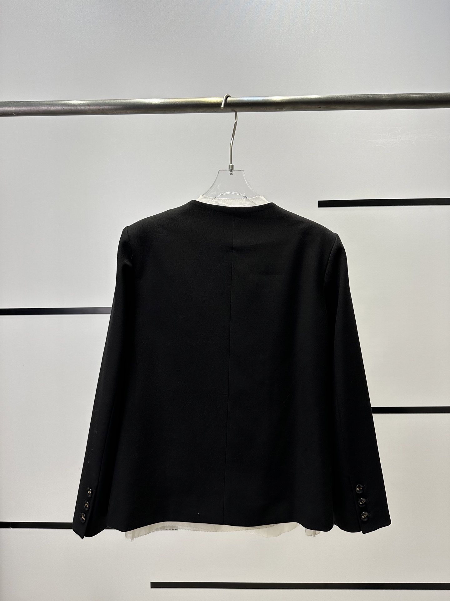 “High-End Women’s Clothing: BCB 5632 Suit Collage Coats with Timeless Style and Luxury Sensibility” - 图片 2