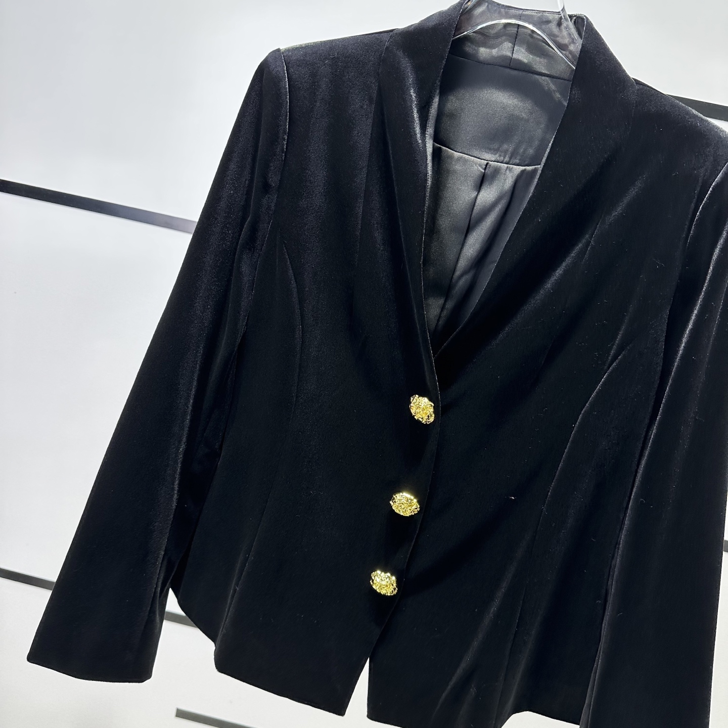 “High-End Quality Female Suit: YSLB5635 French Velvet Coat, Classic Retrospective Style, Gold Buttons, Stereocreasing” - 图片 4