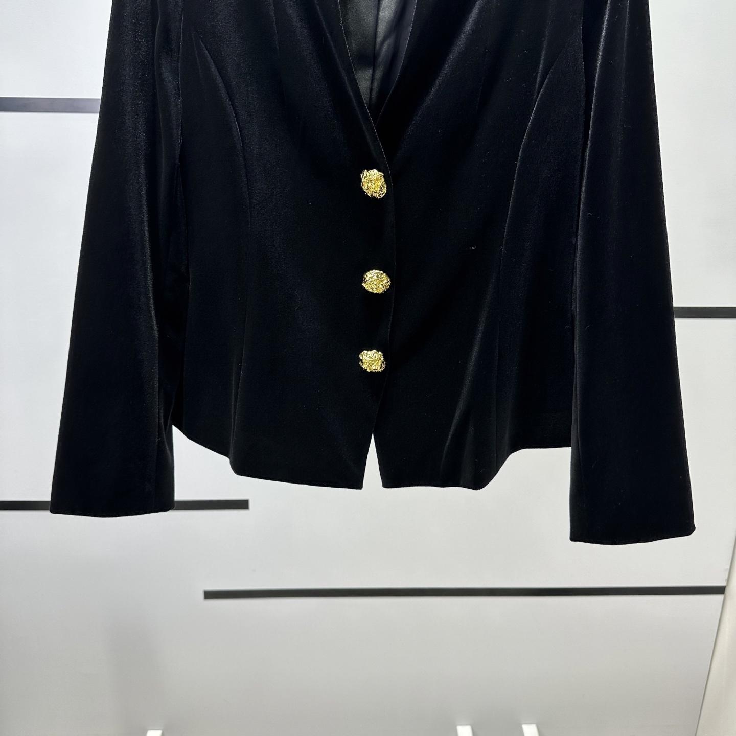 “High-End Quality Female Suit: YSLB5635 French Velvet Coat, Classic Retrospective Style, Gold Buttons, Stereocreasing” - 图片 5