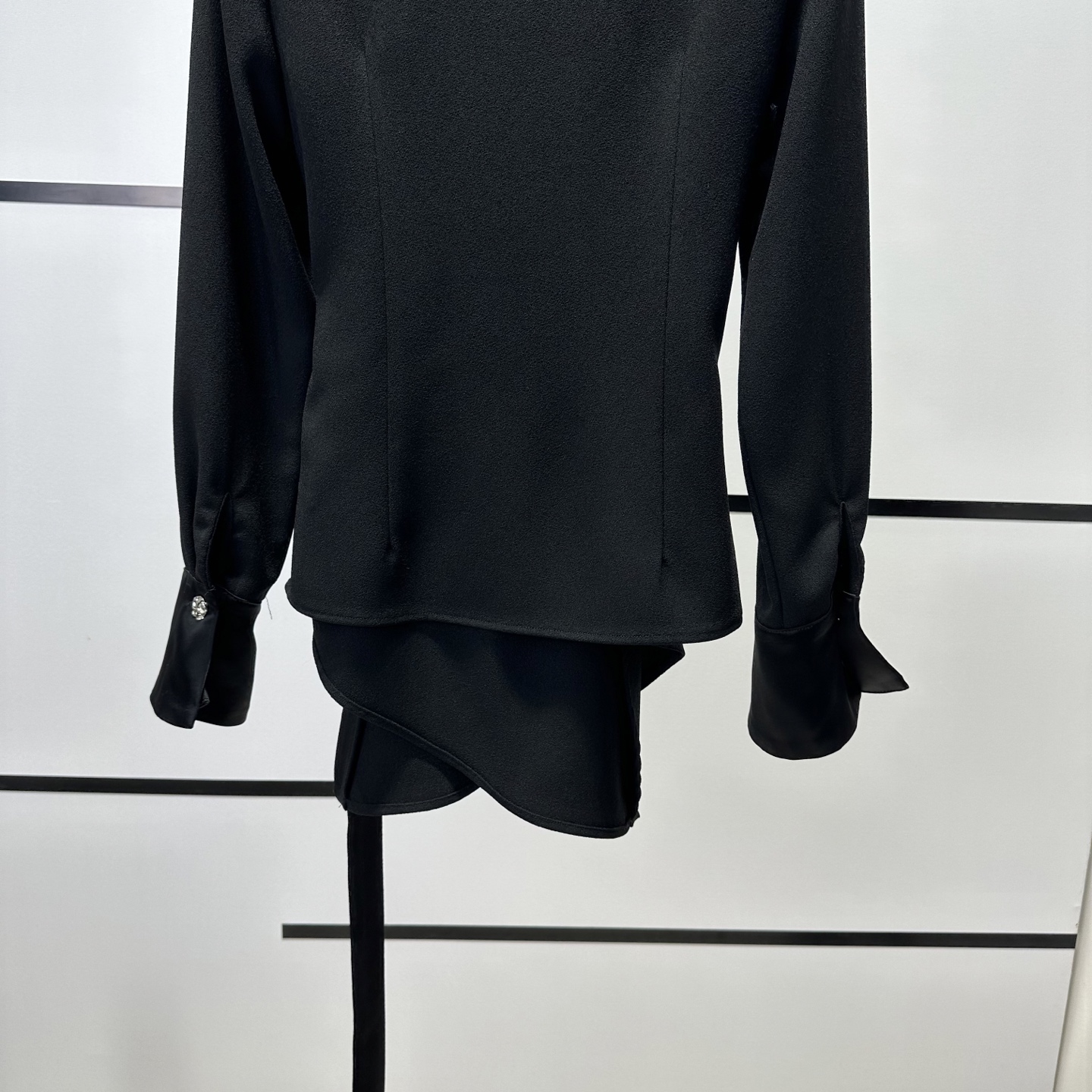 “High-Quality Women’s Clothes: V-Neck Long-Sleeve Shirt and Vest with Elegant Details for Fall” - 图片 8