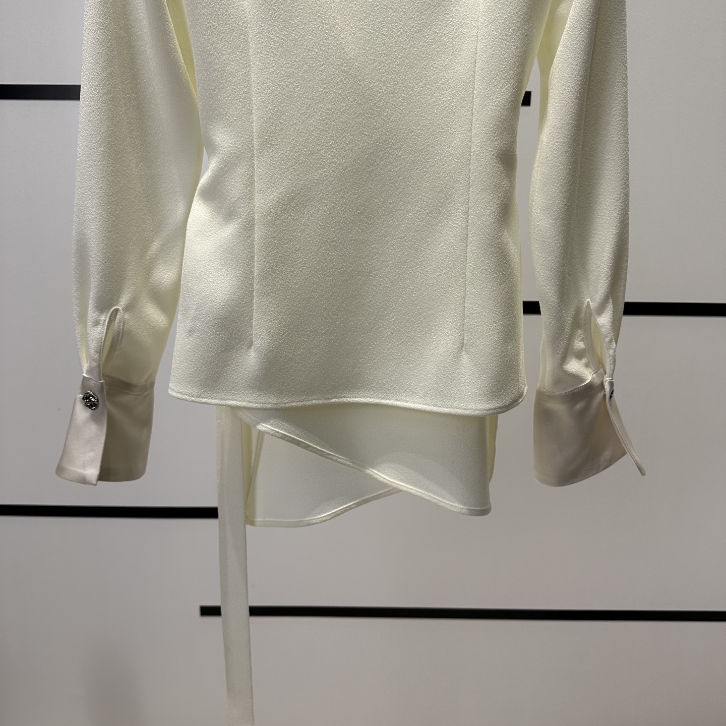 “High-Quality Women’s Autumn Fashion: V-Neck Long-Sleeve Shirt & Vest Set – YSL B5643” - 图片 8