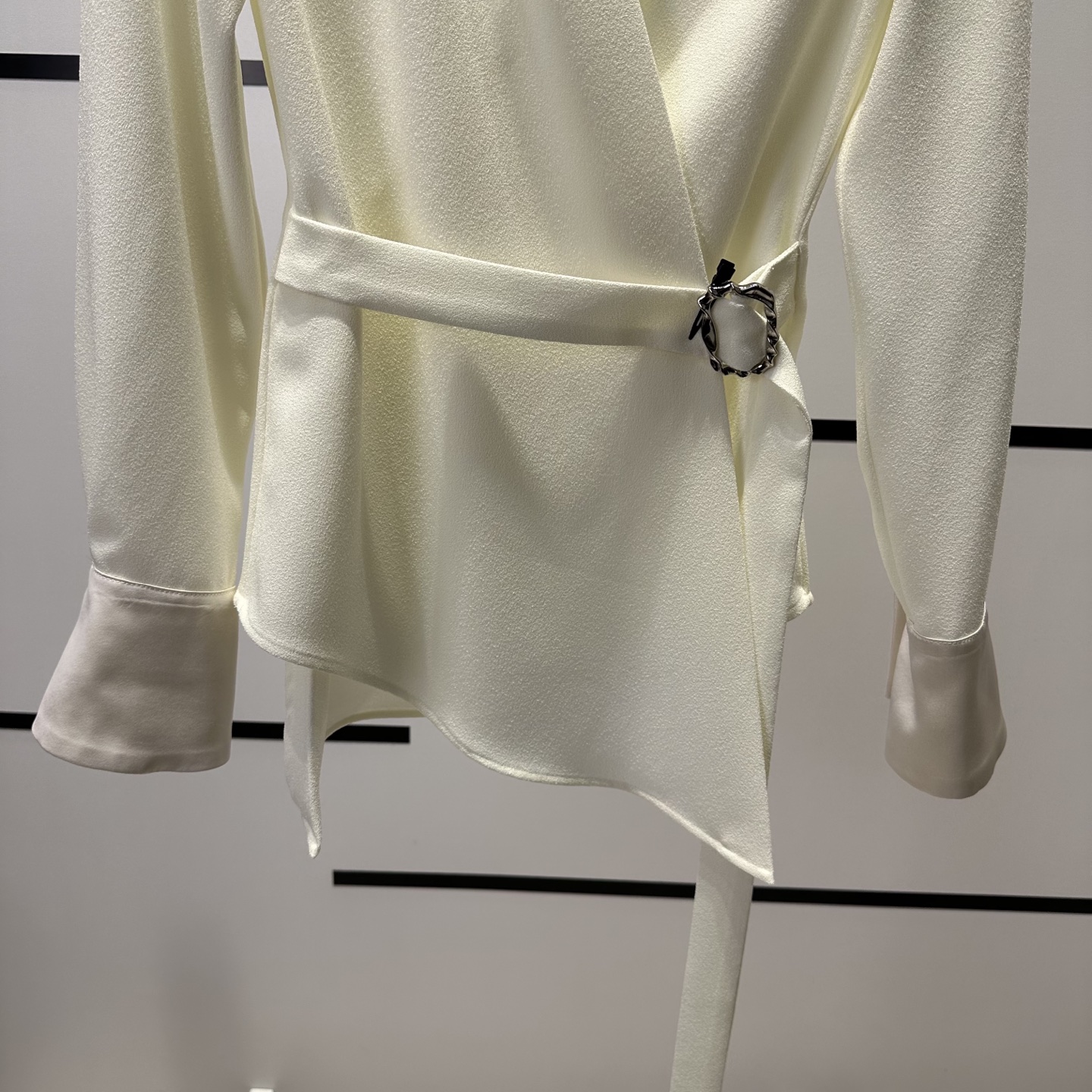 “High-Quality Women’s Autumn Fashion: V-Neck Long-Sleeve Shirt & Vest Set – YSL B5643” - 图片 5