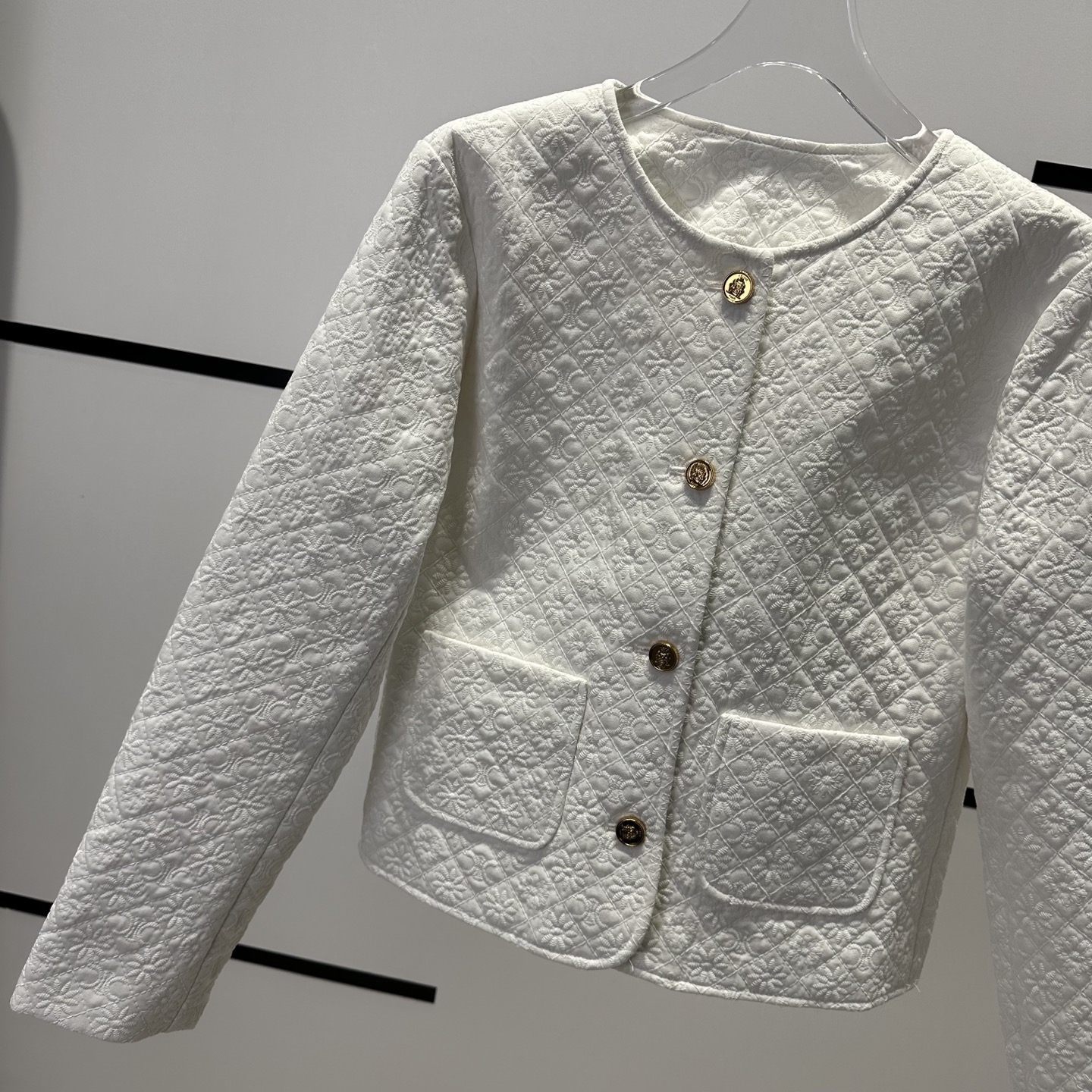 “High-End Women’s White Cotton Jacket with Stylish Design and Comfortable Fit” - 图片 4