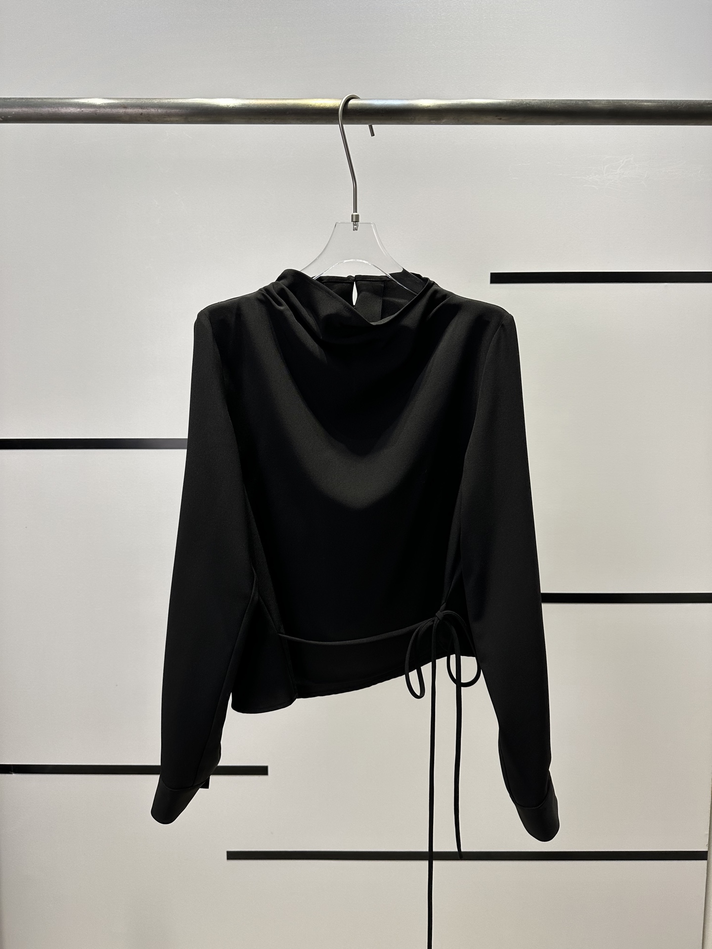 “High-End Women’s Clothes: Autumn Fashion Designers Collection with Advanced Style and Strong Base Colors” - 图片 1