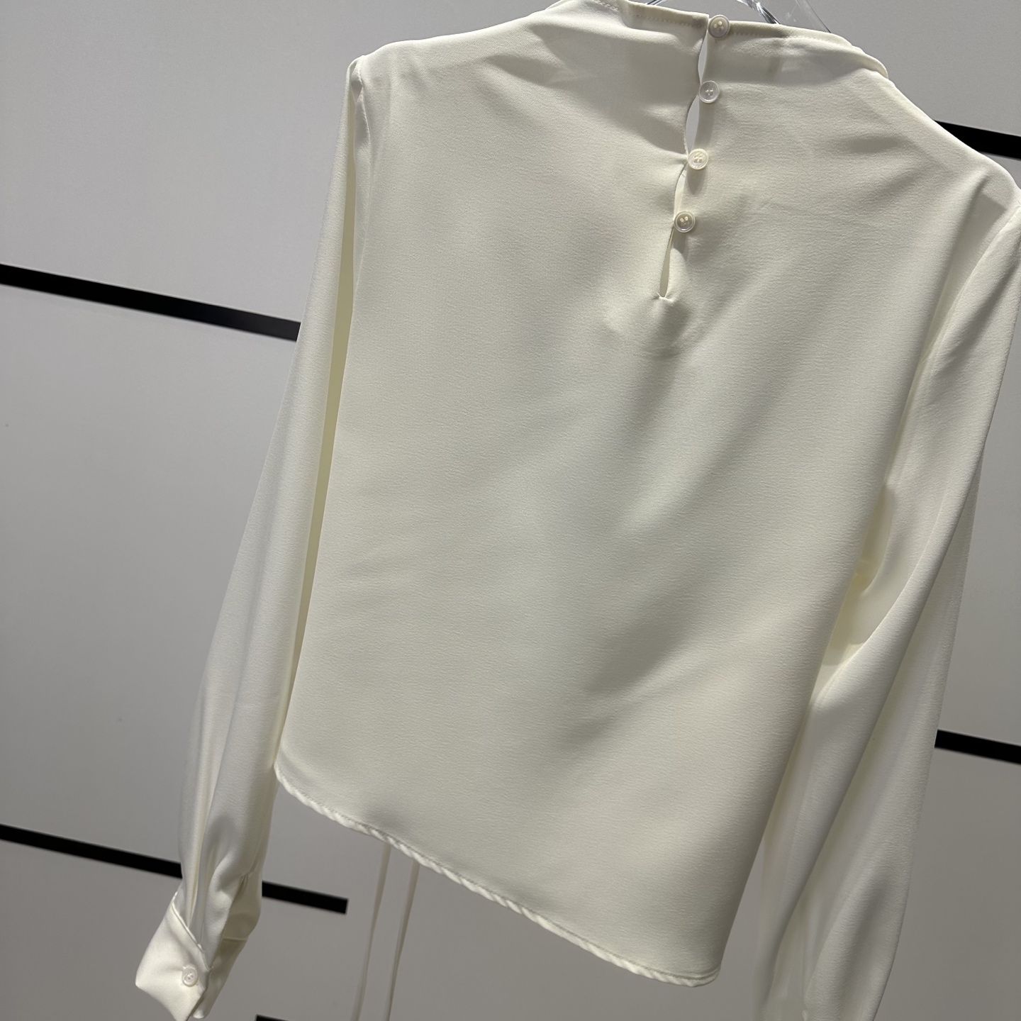 Title: High-End Women’s Clothes with Autumn Fashion Designers – Single-Buttoned Shirts and Stylish Belts Summary: High-quality women’s clothing with single-buttoned shirts, stylish - 图片 7