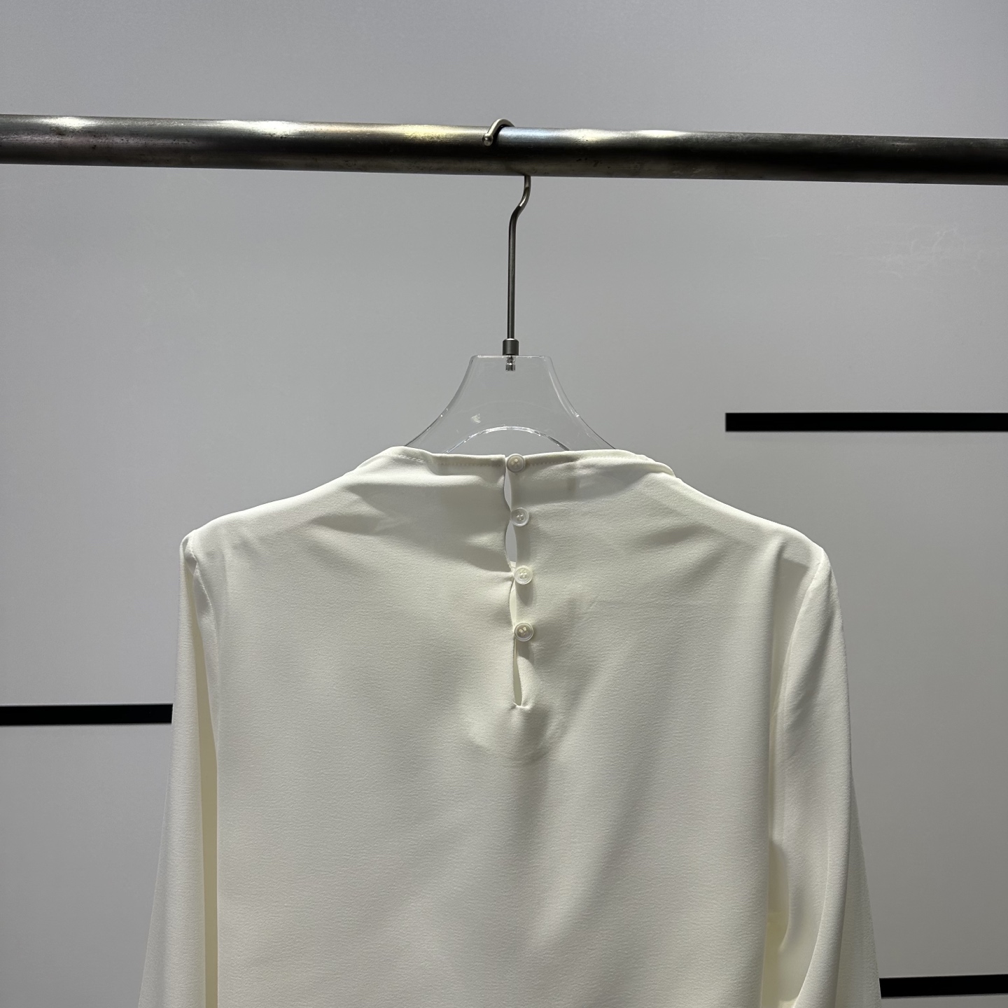 Title: High-End Women’s Clothes with Autumn Fashion Designers – Single-Buttoned Shirts and Stylish Belts Summary: High-quality women’s clothing with single-buttoned shirts, stylish - 图片 6