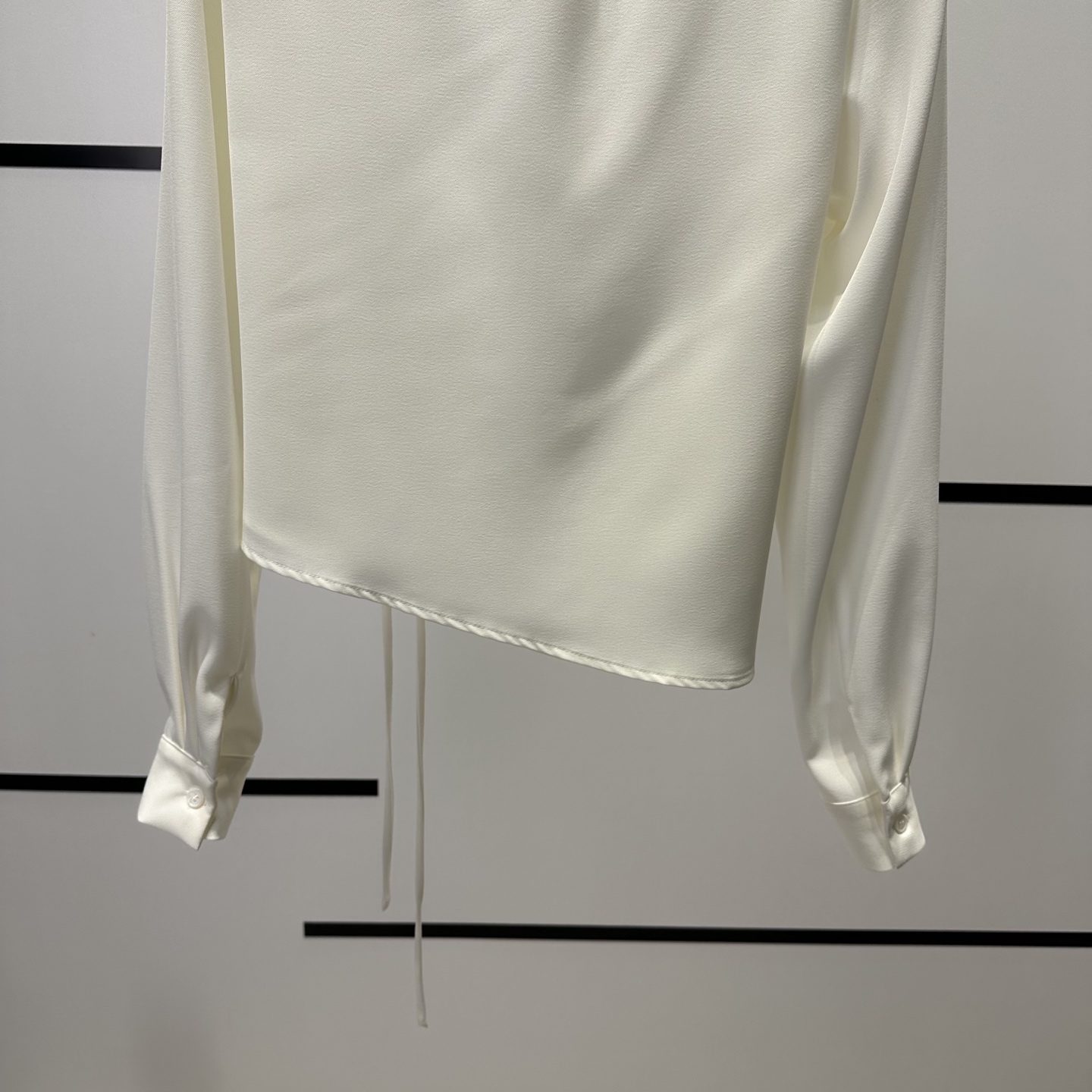 Title: High-End Women’s Clothes with Autumn Fashion Designers – Single-Buttoned Shirts and Stylish Belts Summary: High-quality women’s clothing with single-buttoned shirts, stylish - 图片 8