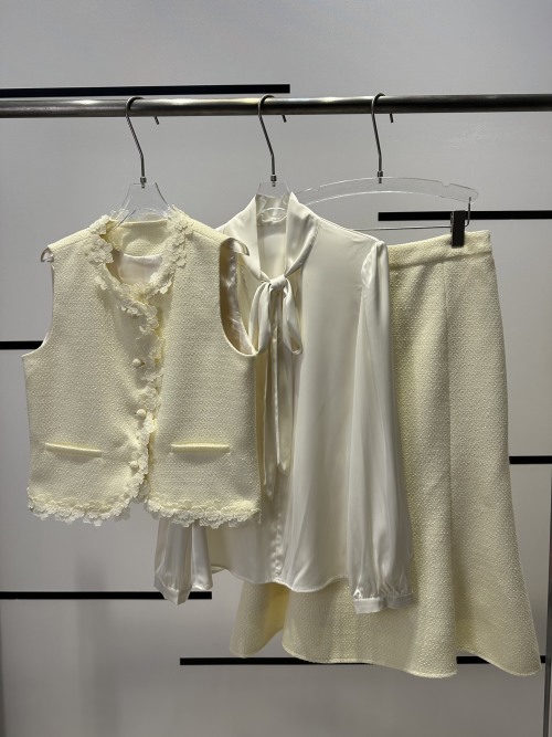 Elegant Women's Three-Piece Outfit - Vest, Blouse & Fishtail Skirt Set 1 Elegant Women's Three-Piece Outfit - Vest, Blouse & Fishtail Skirt Set