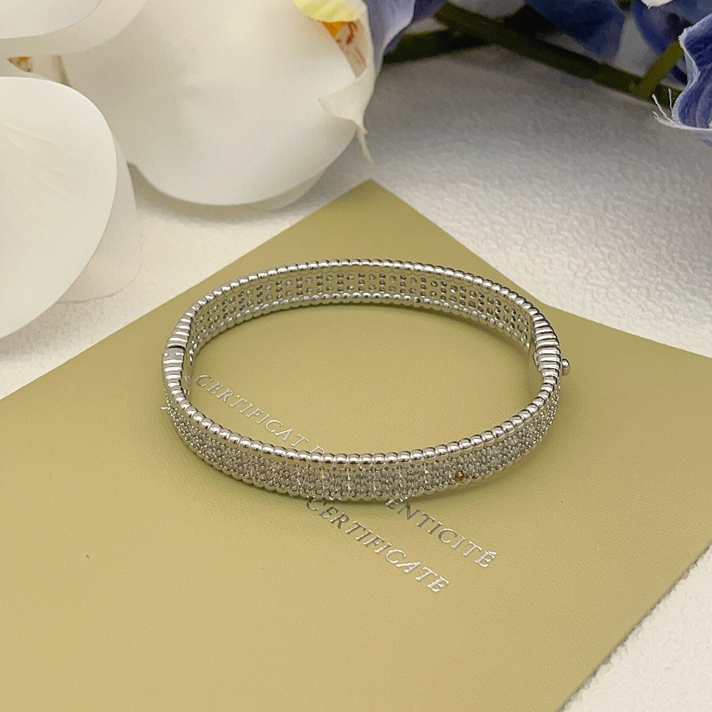 Pulsera Van Cleef Arpels Perlee de oro blanco con pavé de diamantes transparentes 17cm