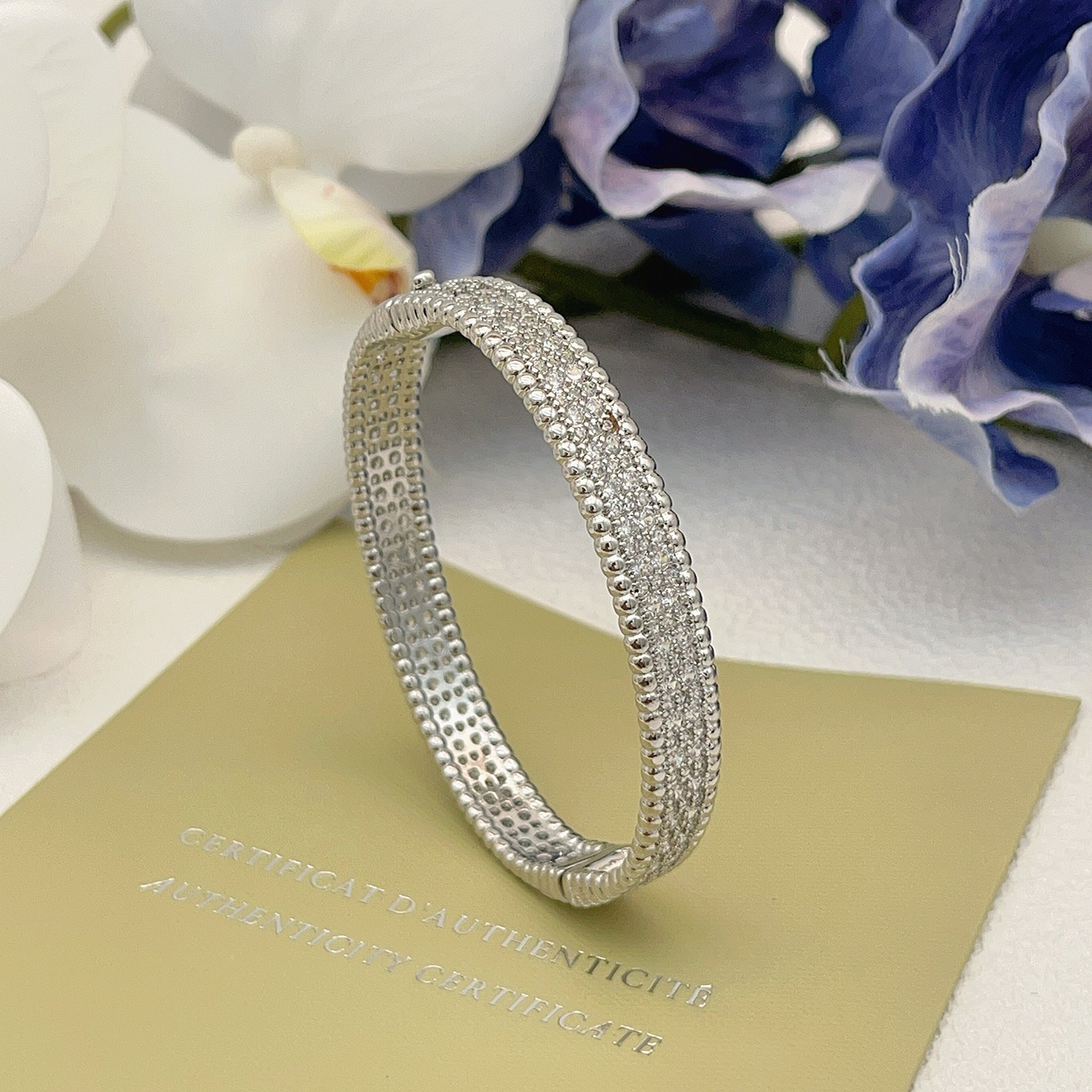 Pulsera Van Cleef Arpels Perlee de oro blanco con pavé de diamantes transparentes 17cm