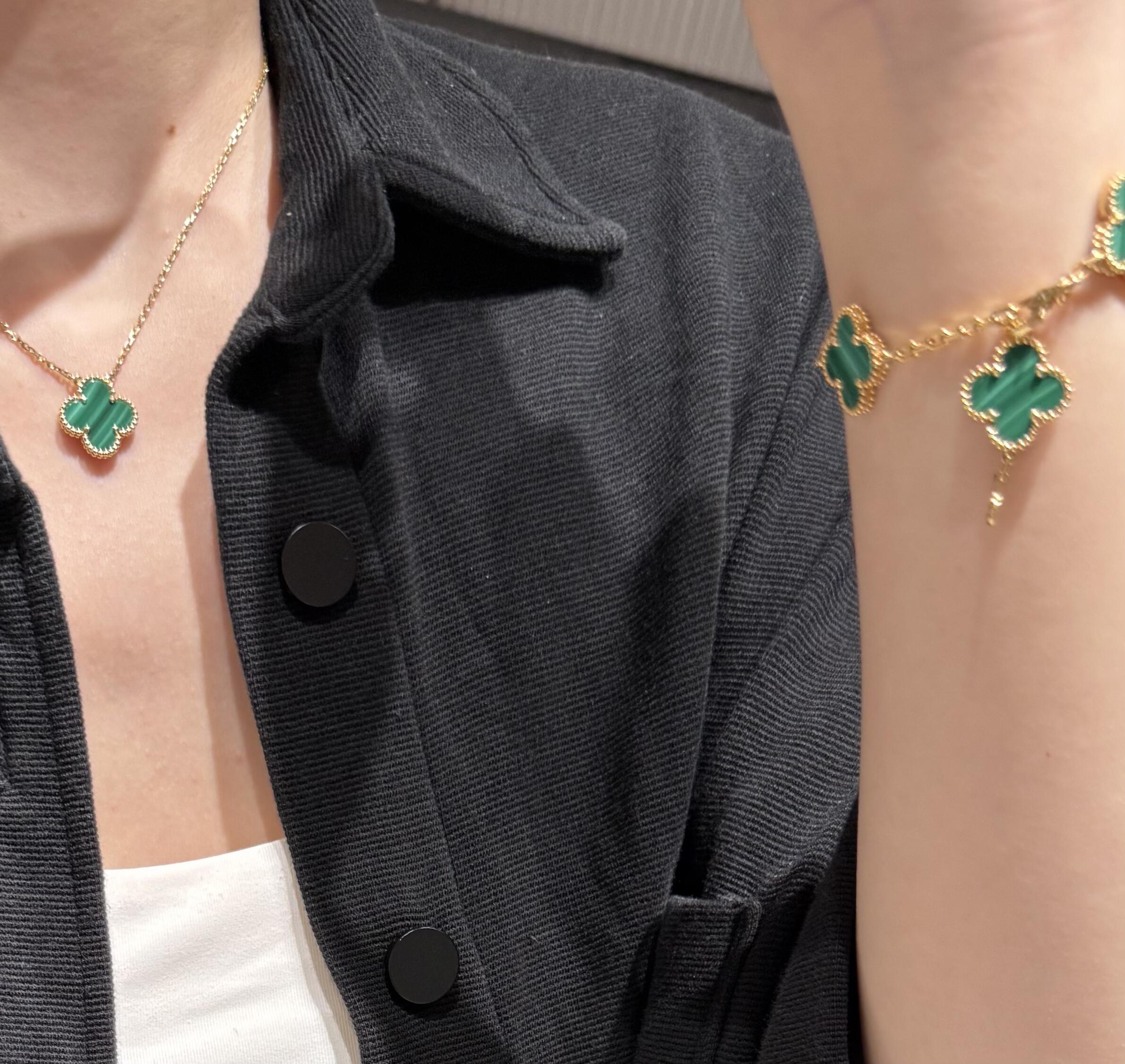 Van Cleef Arpels Vintage Alhambra bracelet 18K yellow gold malachite green 18cm