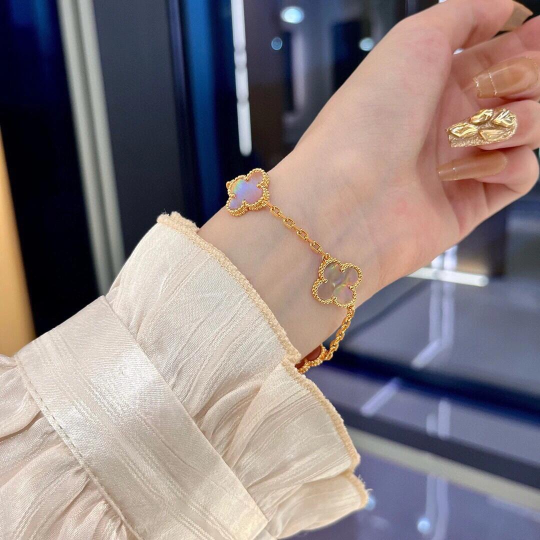 Van Cleef Arpels Alhambra bracelet Yellow gold with pink mother-of-pearl and iridescent mother-of-pearl clover motifs 18cm