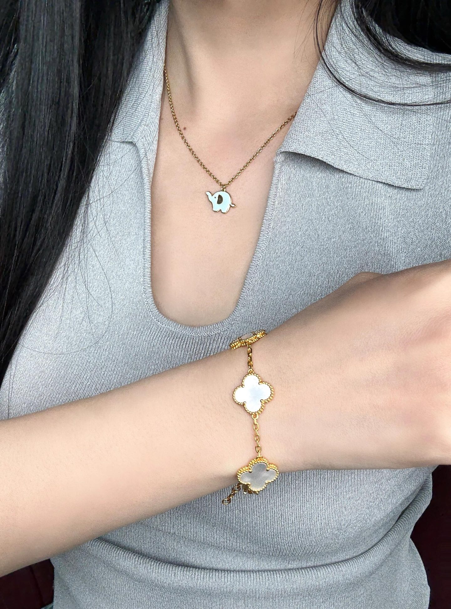 Van Cleef Arpels Alhambra bracelet yellow gold with white mother-of-pearl clover motifs 19cm