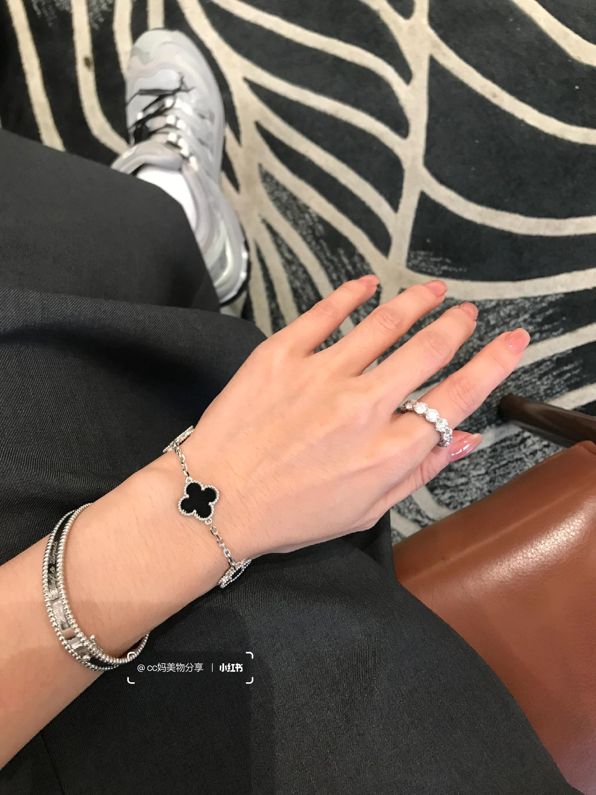 Van Cleef Arpels Alhambra bracelet Silver-toned white gold with black onyx clover motifs 17cm