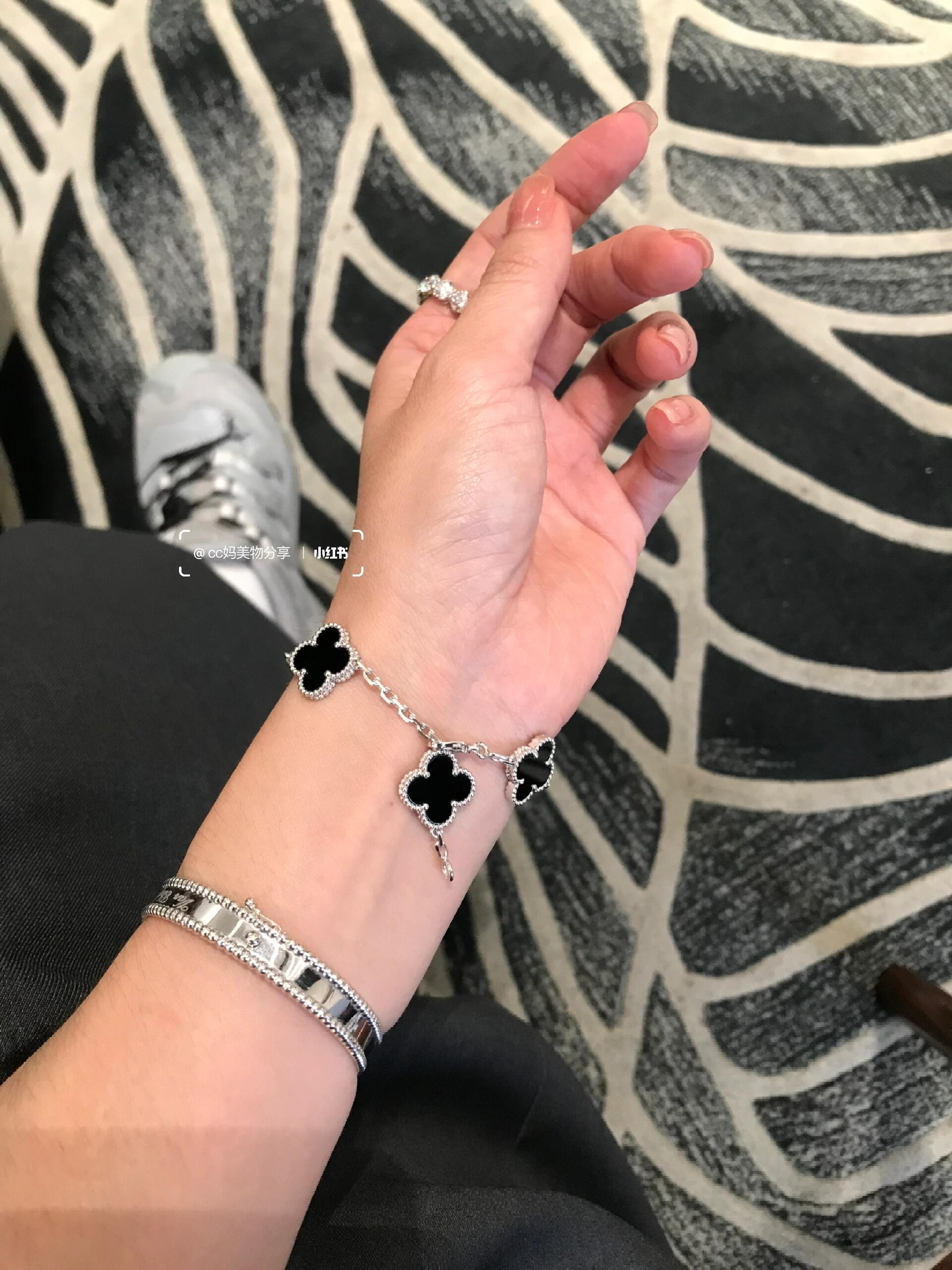 Van Cleef Arpels Alhambra bracelet Silver-toned white gold with black onyx clover motifs 17cm