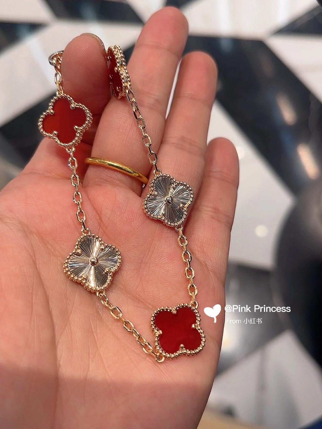 Pulseira Van Cleef Arpels Alhambra em metal ouro rosa com motivos de cornalina vermelha e trevo guilhoché em ouro rosa 17 cm