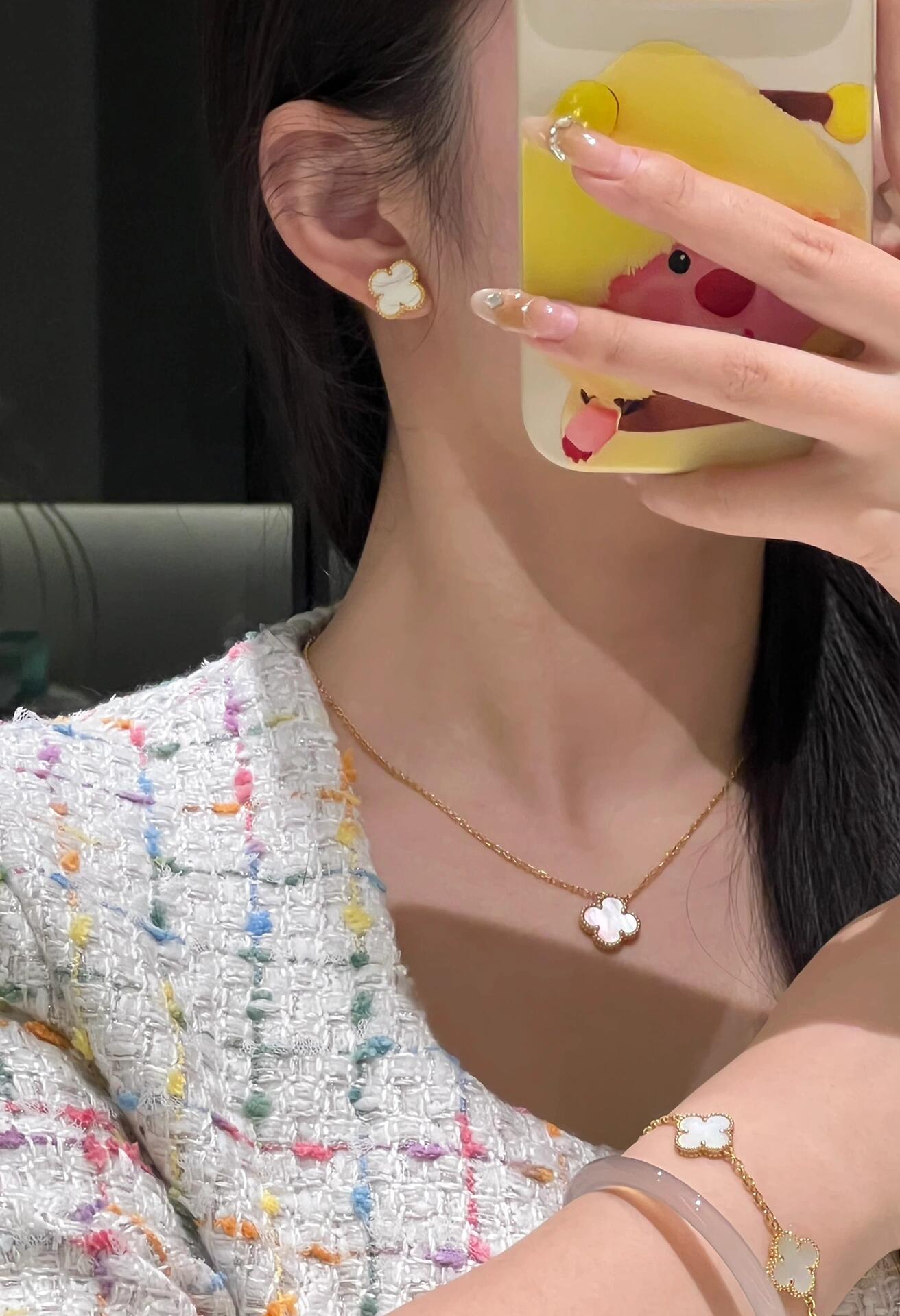 Van Cleef Arpels Sweet Alhambra necklace Rose gold white mother-of-pearl 42cm