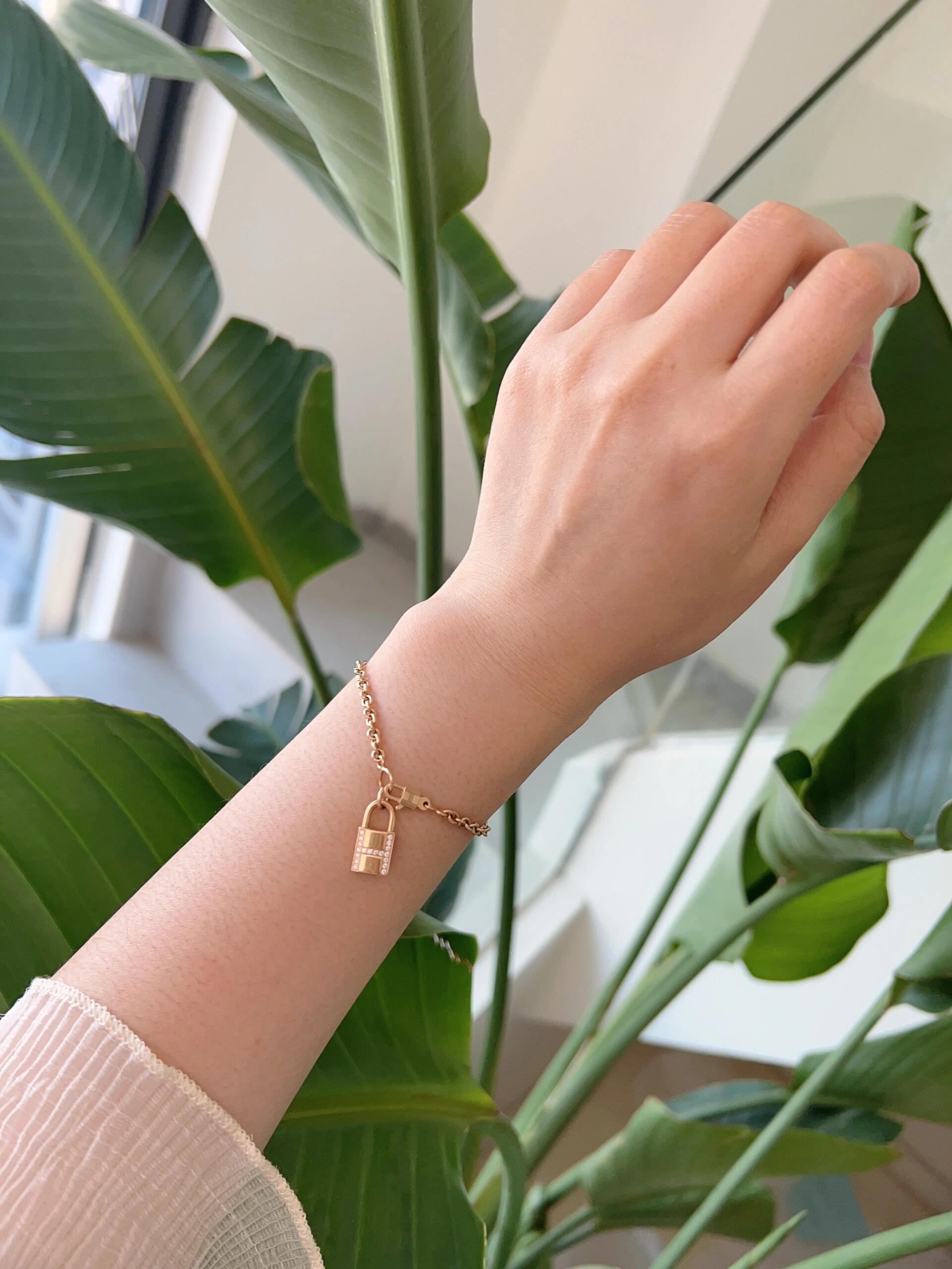 HS008 【He@mes último modelo 🆕🆕 Pulsera de cadena con candado H incrustado de diamantes en oro rosa de Hermès】 Mismo m…