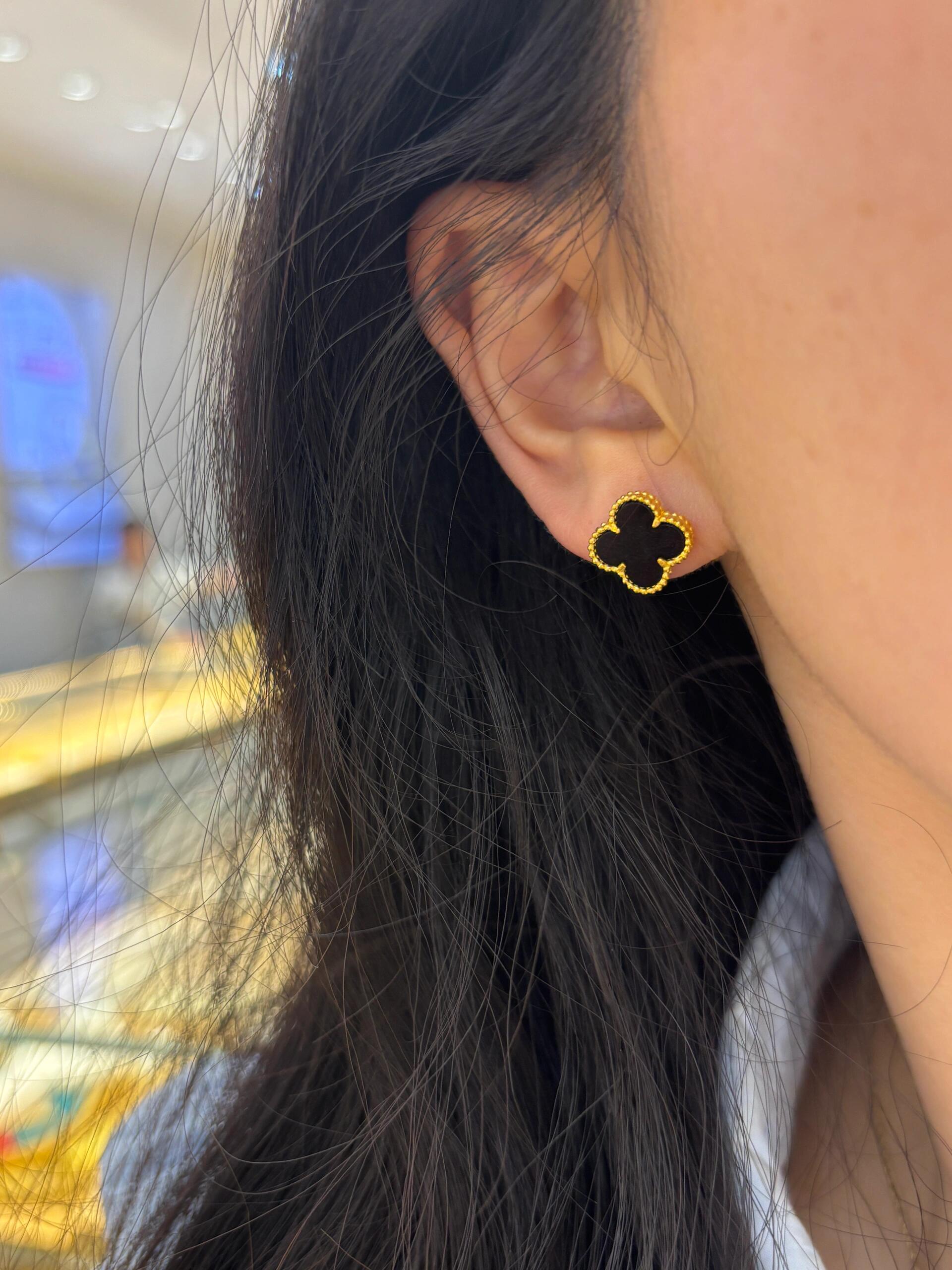 Van Cleef Arpels Sweet Alhambra earrings Rose gold with black onyx 9mm motif diameter