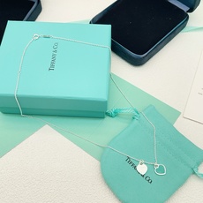 【Tiffany*帝芙尼爱心绿色银项链】一致官网黄铜材质,非常的上镜‼️设计很特别值得入手。高级手工坊系 【Tiffany*帝芙尼爱心绿色银项链】一致官网黄铜材质,非常的上镜‼️设计很特别值得入手。高级手工坊系