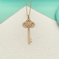 【Tiffany*帝芙尼最新款🆕🆕玫瑰金锁匙满钻项链】一致官网黄铜材质,非常的上镜‼️设计很特别值得入手 【Tiffany*帝芙尼最新款🆕🆕玫瑰金锁匙满钻项链】一致官网黄铜材质,非常的上镜‼️设计很特别值得入手