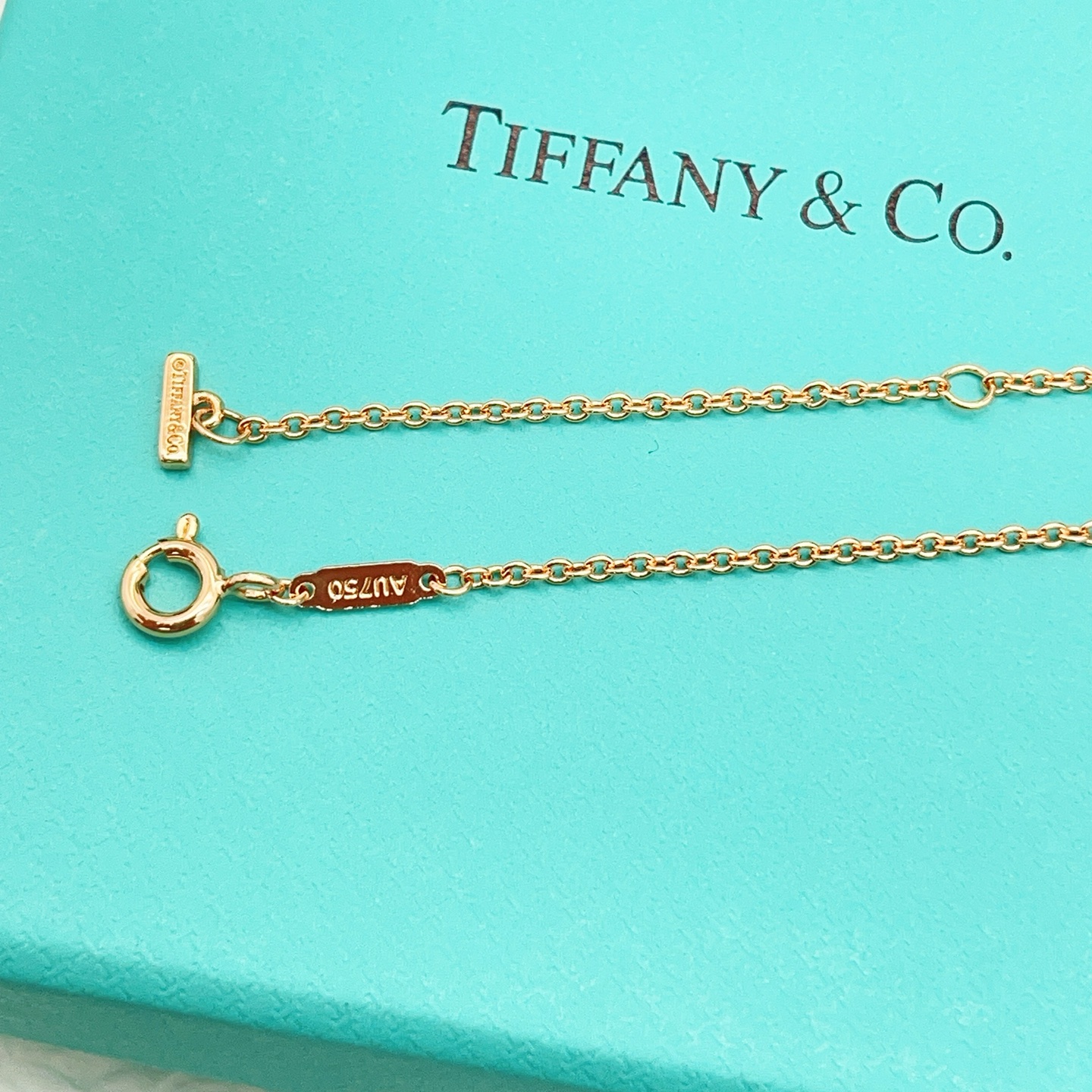 【Tiffany*帝芙尼最新款🆕🆕玫瑰金边钻笑脸项链】一致官网黄铜材质，非常的上镜‼️设计很特别值得入手
