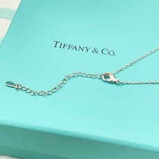 【Tiffany*帝芙尼最新款🆕🆕银色笑脸镶钻蝴蝶结项链】一致官网黄铜材质,非常的上镜‼️设计很特别值得 【Tiffany*帝芙尼最新款🆕🆕银色笑脸镶钻蝴蝶结项链】一致官网黄铜材质,非常的上镜‼️设计很特别值得