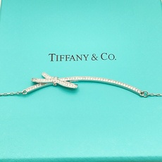【Tiffany*帝芙尼最新款🆕🆕银色笑脸镶钻蝴蝶结项链】一致官网黄铜材质,非常的上镜‼️设计很特别值得 【Tiffany*帝芙尼最新款🆕🆕银色笑脸镶钻蝴蝶结项链】一致官网黄铜材质,非常的上镜‼️设计很特别值得
