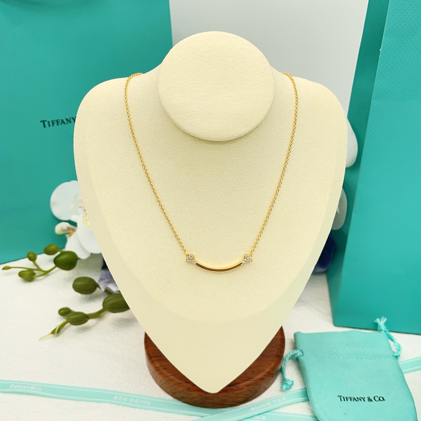 【Tiffany*帝芙尼最新款🆕🆕金色边钻笑脸项链】一致官网黄铜材质，非常的上镜‼️设计很特别值得入手。