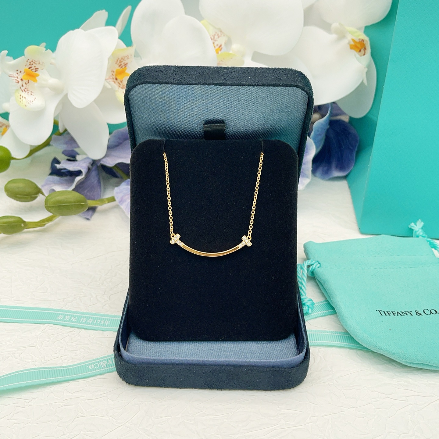 【Tiffany*帝芙尼最新款🆕🆕金色边钻笑脸项链】一致官网黄铜材质，非常的上镜‼️设计很特别值得入手。
