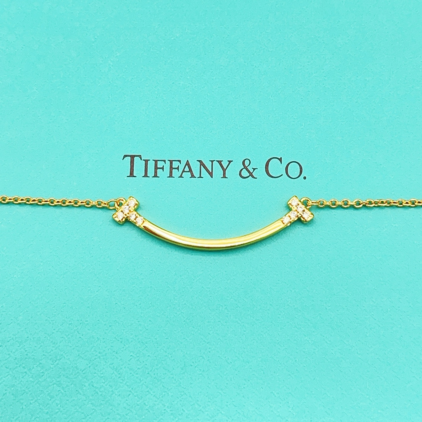 【Tiffany*帝芙尼最新款🆕🆕金色边钻笑脸项链】一致官网黄铜材质，非常的上镜‼️设计很特别值得入手。