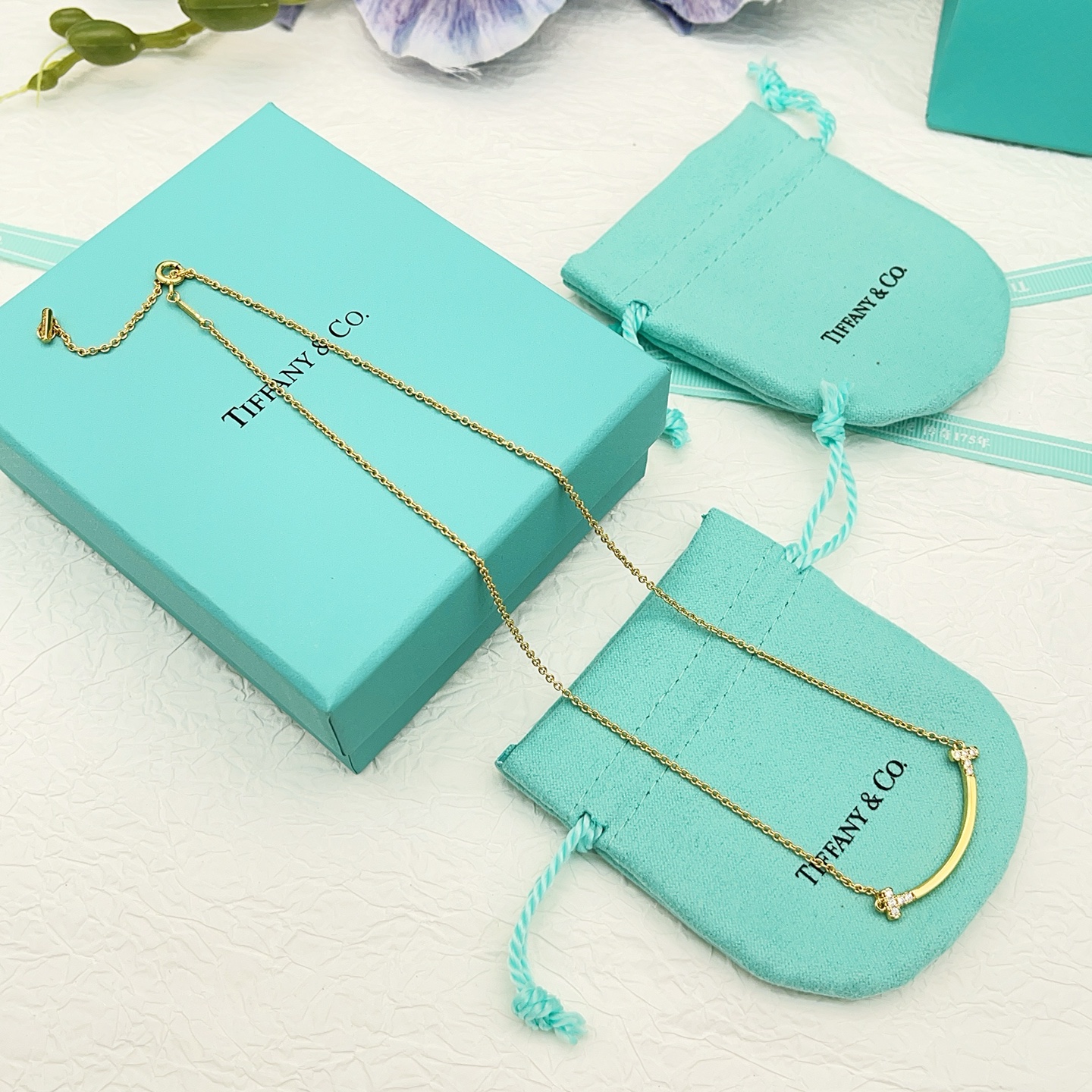【Tiffany*帝芙尼最新款🆕🆕金色边钻笑脸项链】一致官网黄铜材质，非常的上镜‼️设计很特别值得入手。