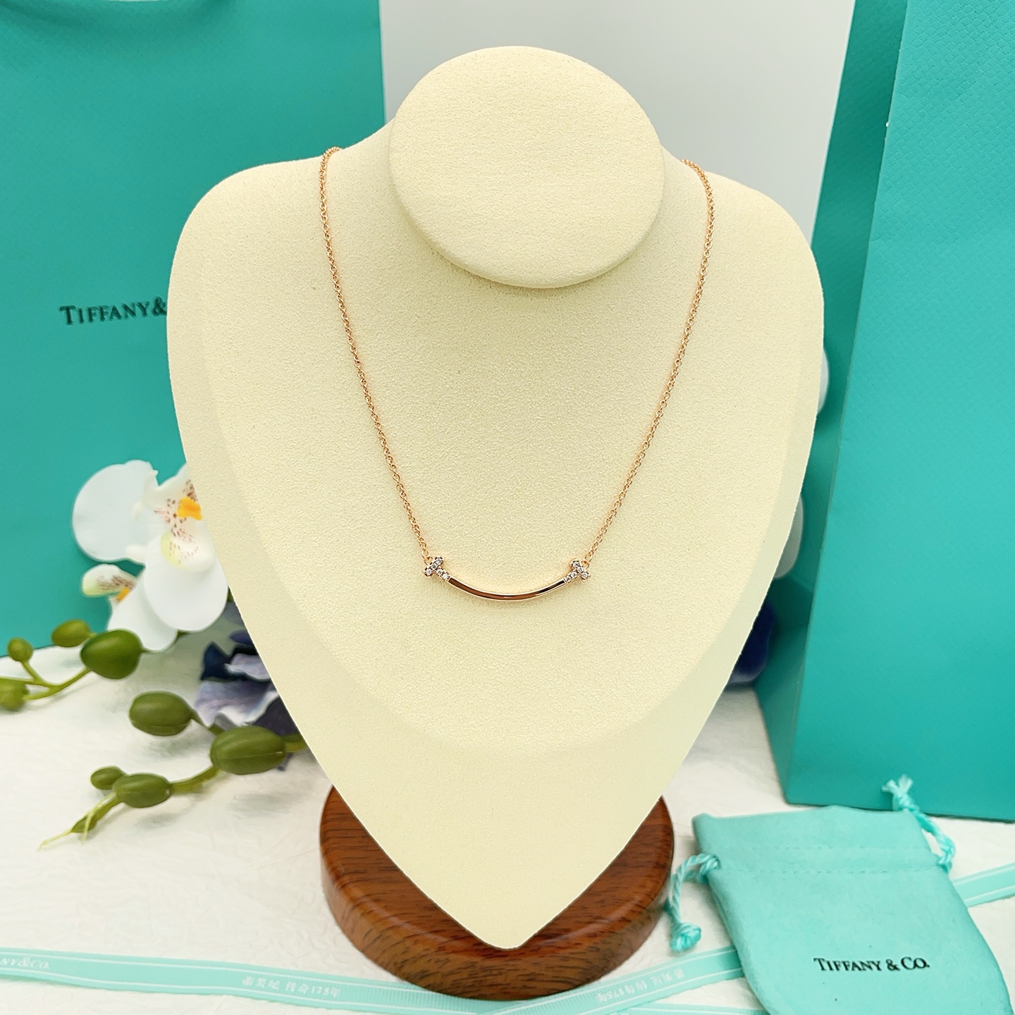 【Tiffany*帝芙尼最新款🆕🆕玫瑰金边钻笑脸项链】一致官网黄铜材质，非常的上镜‼️设计很特别值得入手