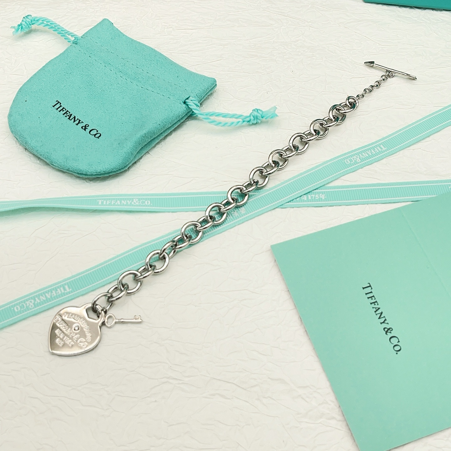 【Tiffany*帝芙尼最新款🆕🆕钥匙爱心银色手链】一致官网黄铜材质，非常的上镜‼️设计很特别值得入手。
