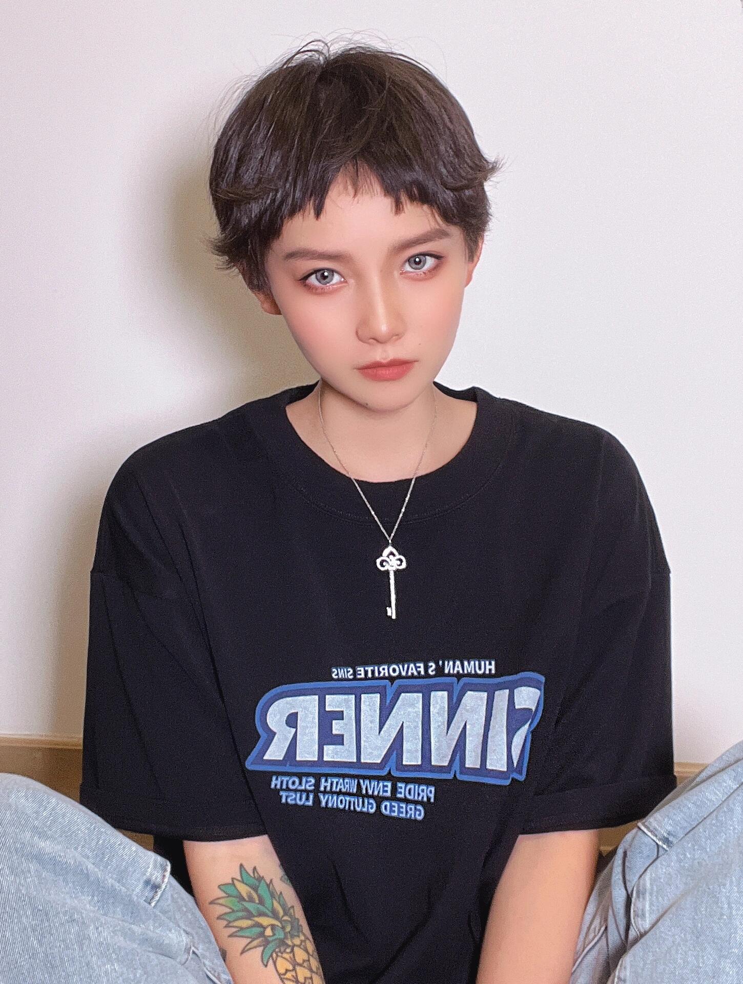 【Tiffany*帝芙尼最新款🆕🆕银色锁匙满钻项链】一致官网黄铜材质，非常的上镜‼️设计很特别值得入手。