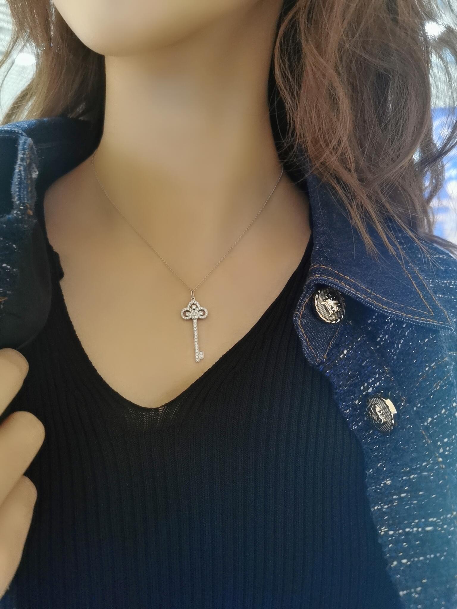 【Tiffany*帝芙尼锁匙镶钻银色项链】一致官网黄铜材质，非常的上镜‼️设计很特别值得入手。高级手工坊