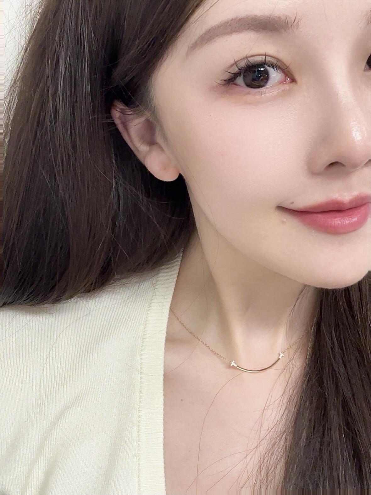 【Tiffany*帝芙尼最新款🆕🆕玫瑰金边钻笑脸项链】一致官网黄铜材质，非常的上镜‼️设计很特别值得入手