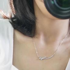 【Tiffany*帝芙尼最新款🆕🆕银色笑脸镶钻蝴蝶结项链】一致官网黄铜材质,非常的上镜‼️设计很特别值得 【Tiffany*帝芙尼最新款🆕🆕银色笑脸镶钻蝴蝶结项链】一致官网黄铜材质,非常的上镜‼️设计很特别值得