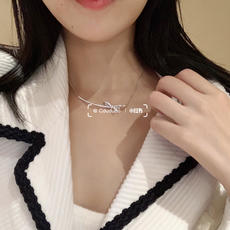 【Tiffany*帝芙尼最新款🆕🆕银色笑脸镶钻蝴蝶结项链】一致官网黄铜材质,非常的上镜‼️设计很特别值得 【Tiffany*帝芙尼最新款🆕🆕银色笑脸镶钻蝴蝶结项链】一致官网黄铜材质,非常的上镜‼️设计很特别值得