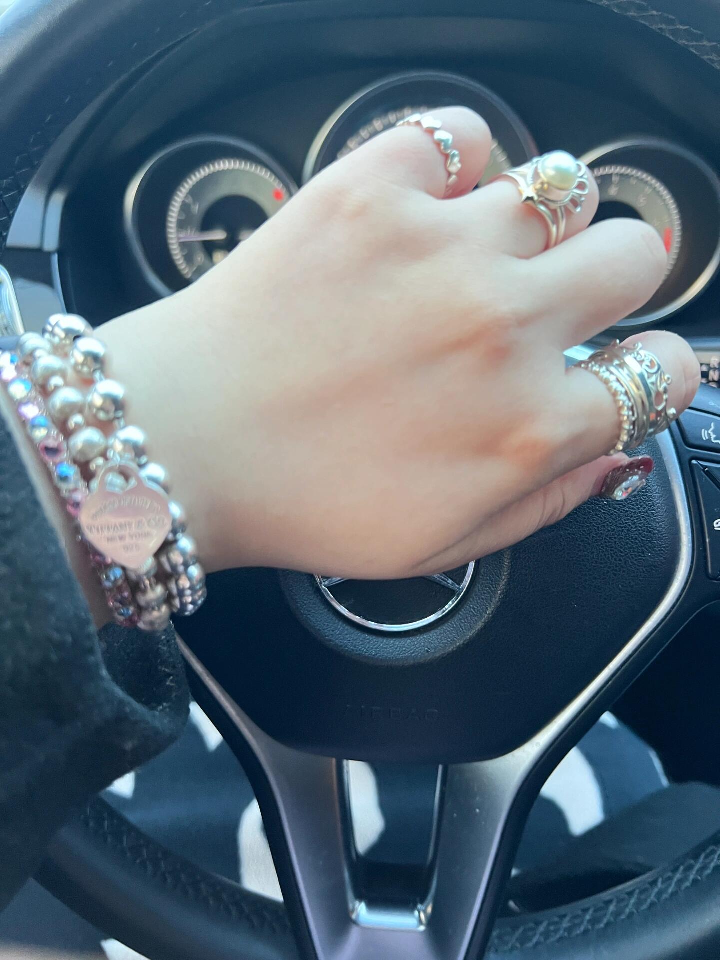 Tiffany & Co. Tiffany*帝芙尼最新款，非常的上镜‼ 设计很特别值得入手 高级手工坊系列