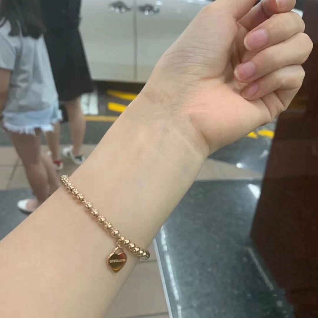 Tiffany & Co. Tiffany*帝芙尼最新款，非常的上镜‼ 设计很特别值得入手 高级手工坊系列