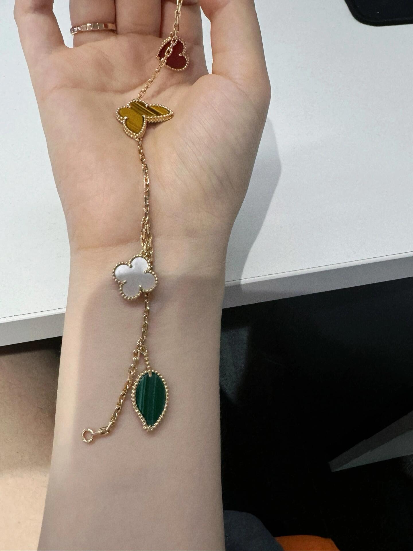 Van Cleef Arpels Lucky Alhambra bracelet Yellow gold metal with tiger s eye carnelian mother-of-pearl malachite and chalcedony stones 19cm