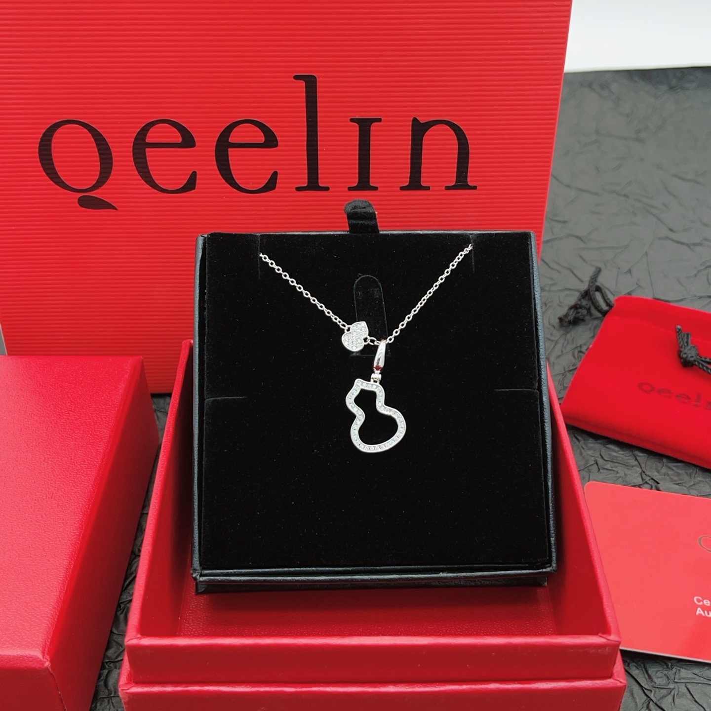 【Qeelin麒麟镶钻葫芦银小号项链】一致官网黄铜材质，非常的上镜‼️设计很特别值得入手。高级手工坊系列