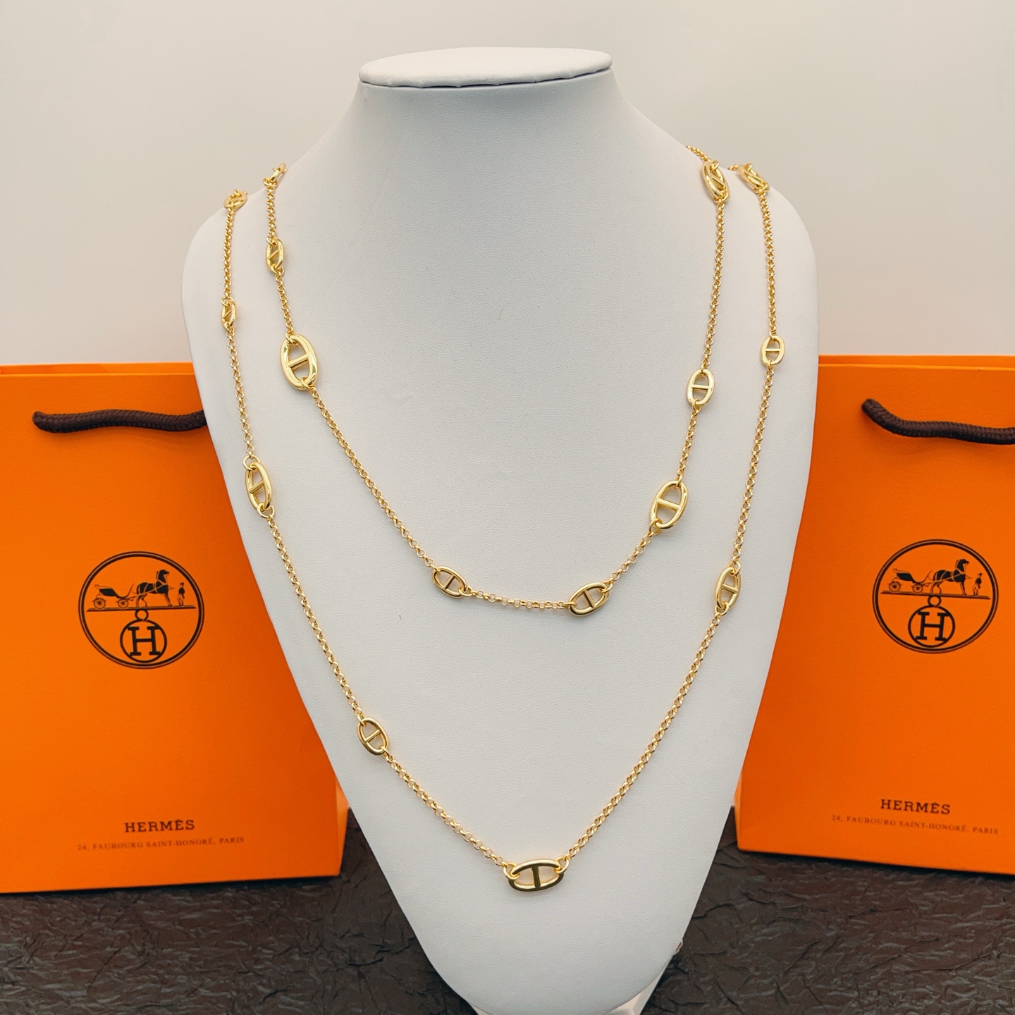 尺寸：160CM【He@mes最新款🆕🆕爱马仕光面猪鼻子金色毛衣链】一致官网黄铜材质，非常的上镜‼️设计